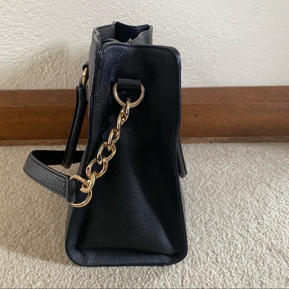 ✨ HOST PICK ✨ Michael Kors Leather Crossbody - Picture 2 of 4